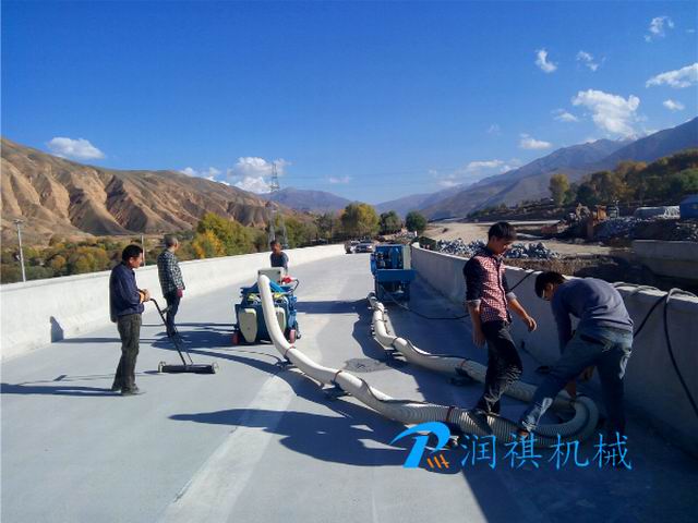 路麵(mian)抛丸機